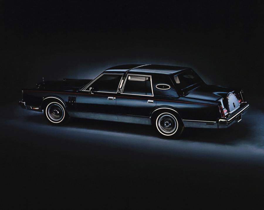  Lincoln Continental Mark VI Sedan 1980 года  (фото 6 из 8)